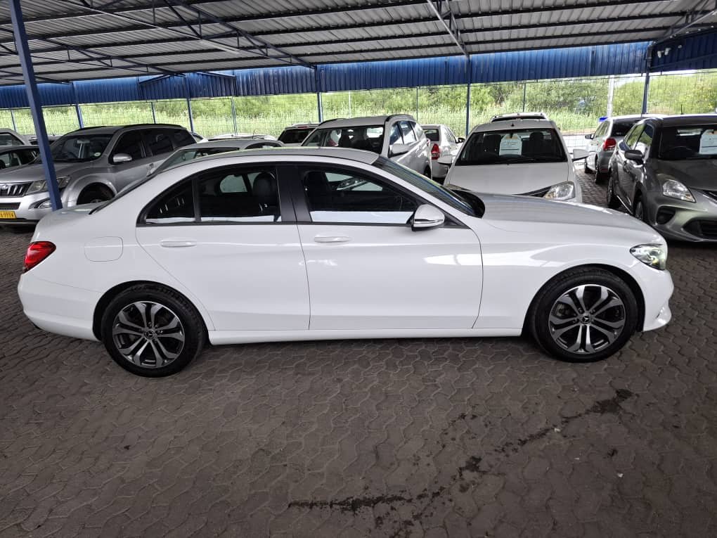 Mercedes Benz C220 DIESEL AUTO - Image 3