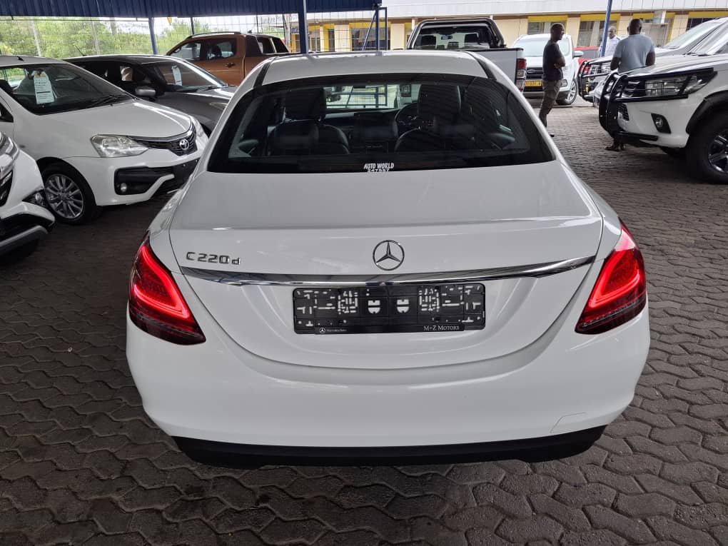 Mercedes Benz C220 DIESEL AUTO - Image 7
