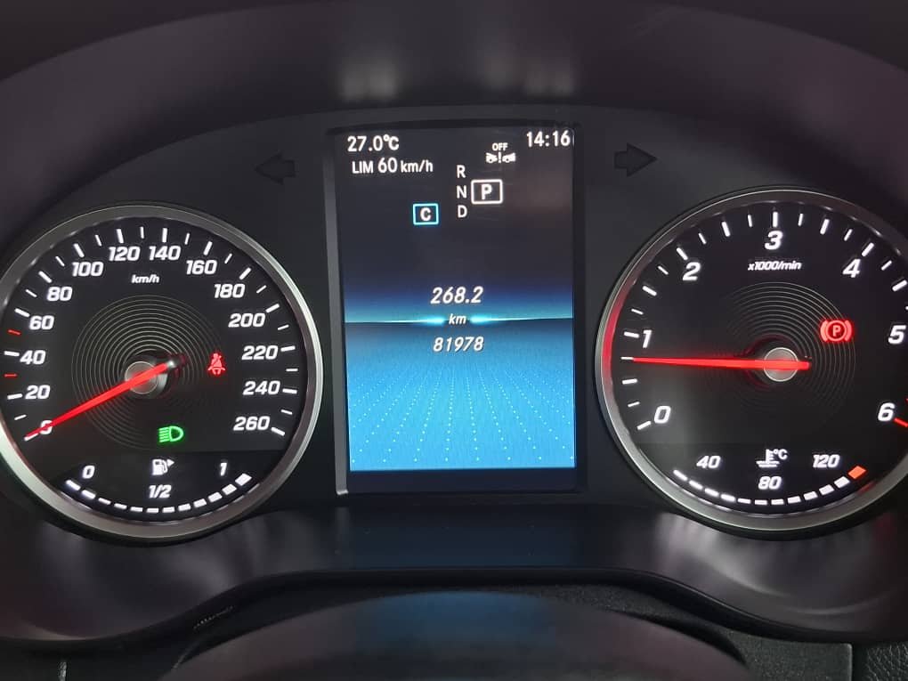 Mercedes Benz C220 DIESEL AUTO - Image 11