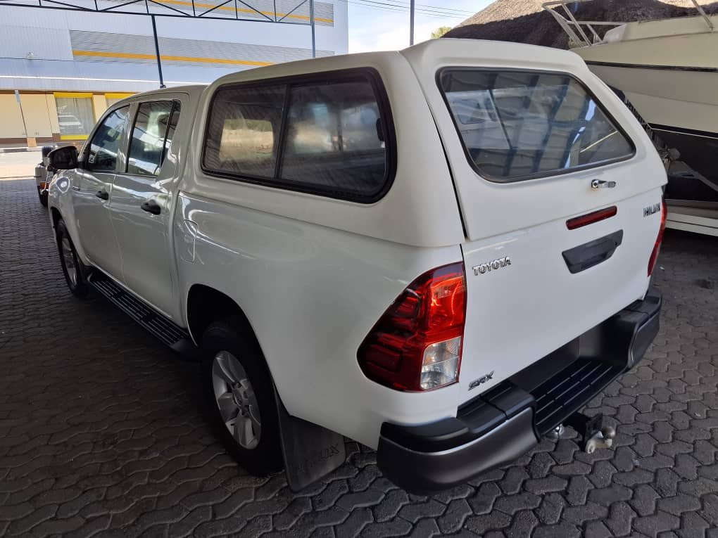 Toyota HILUX 2.4 GD6 SRX 4X2  D/CAB MAN - Image 6