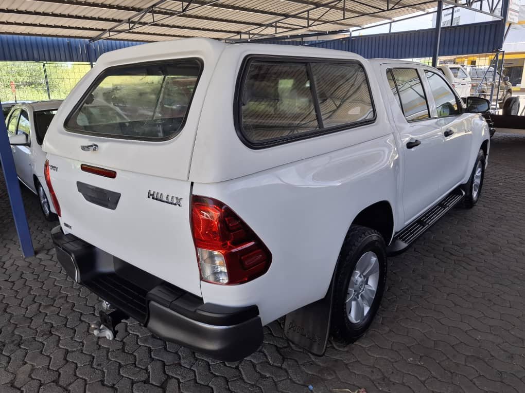 Toyota HILUX 2.4 GD6 SRX 4X2  D/CAB MAN - Image 8