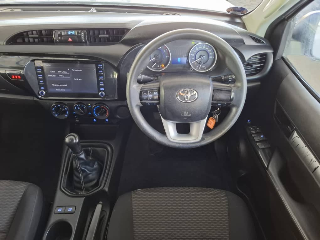 Toyota HILUX 2.4 GD6 SRX 4X2  D/CAB MAN - Image 9