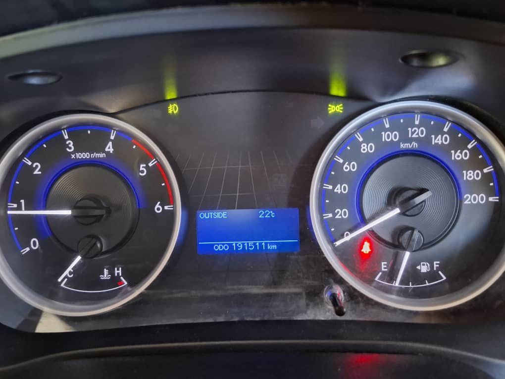 Toyota HILUX 2.4 GD6 SRX 4X2  D/CAB MAN - Image 10