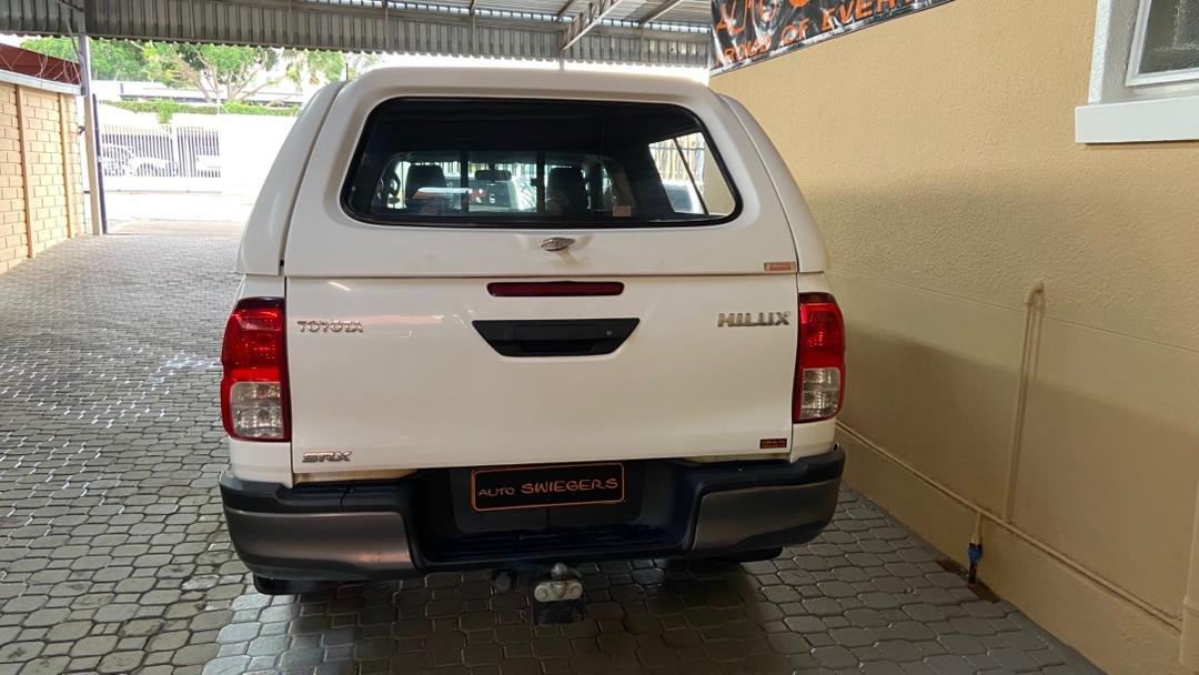 Toyota Hilux 2.4GD-6 SRX E/C 2x4 - Image 7