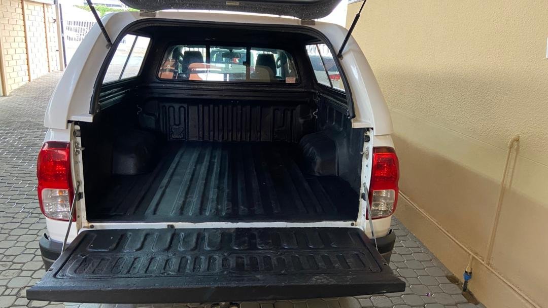 Toyota Hilux 2.4GD-6 SRX E/C 2x4 - Image 8