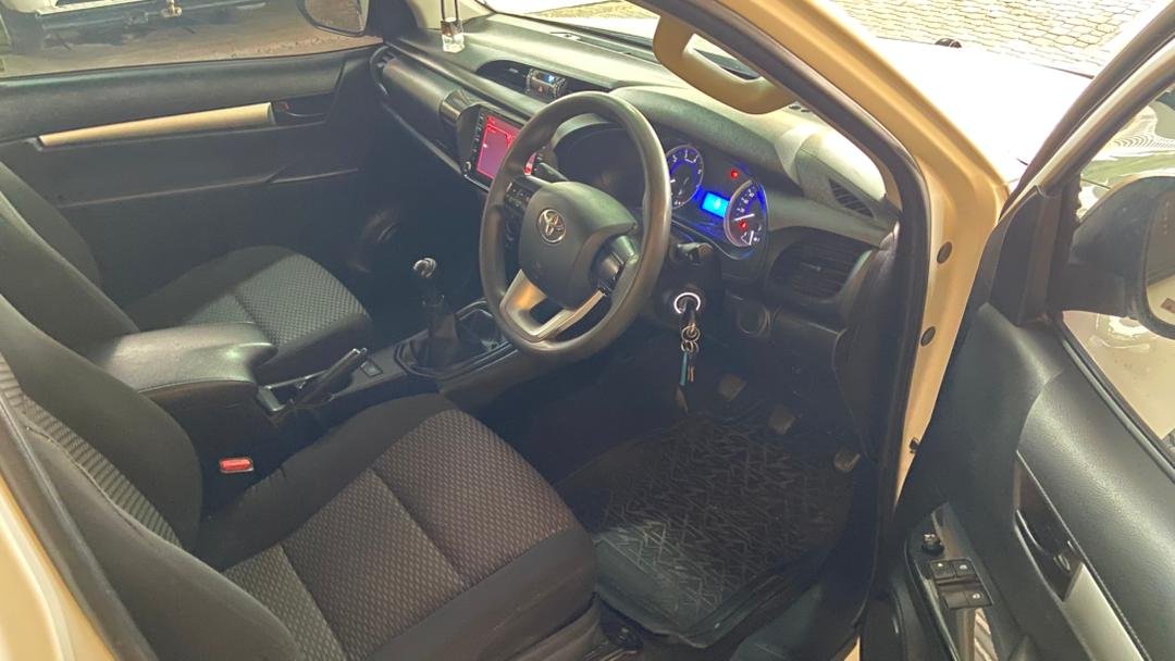 Toyota Hilux 2.4GD-6 SRX E/C 2x4 - Image 10
