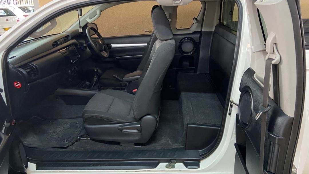 Toyota Hilux 2.4GD-6 SRX E/C 2x4 - Image 9