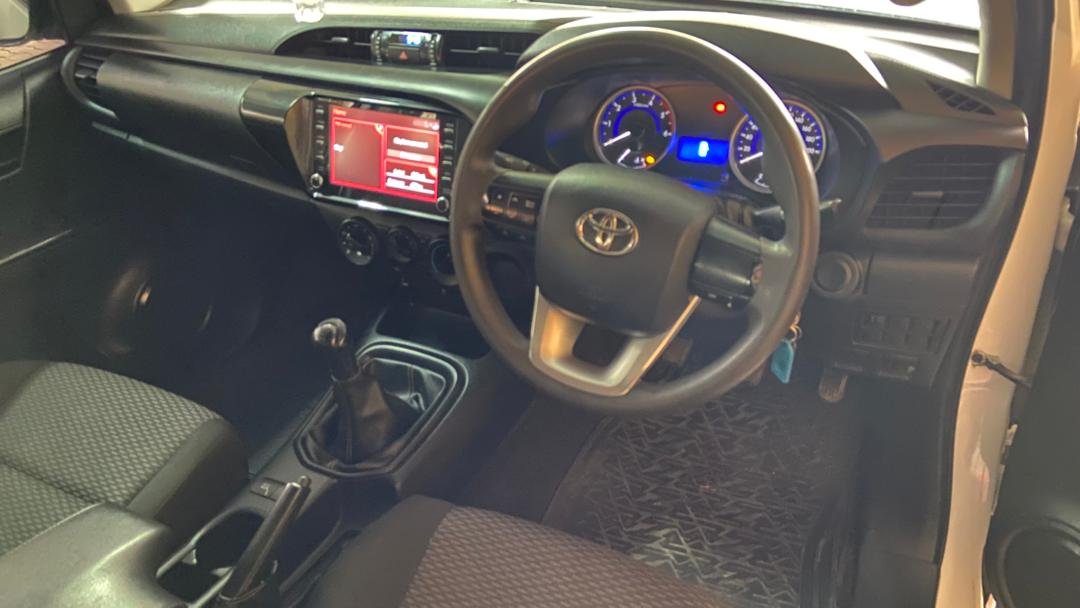 Toyota Hilux 2.4GD-6 SRX E/C 2x4 - Image 11