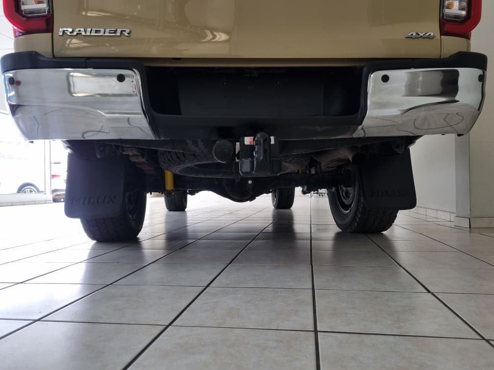 Toyota Hilux Raider 2.8 GD-6 D/C A/T P/U 4x4 - Image 11