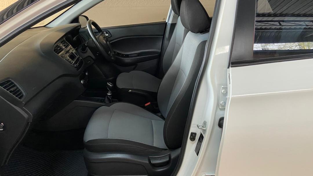 Hyundai i20 1.4 Fluid - Image 8