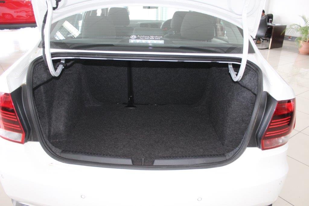 Volkswagen Polo 1.4i Trend sedan - Image 9