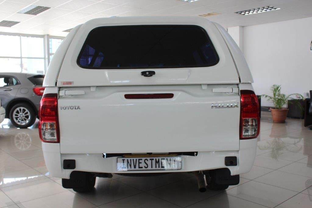 Toyota Hilux GD 2.4 S cab 4x2 - Image 4
