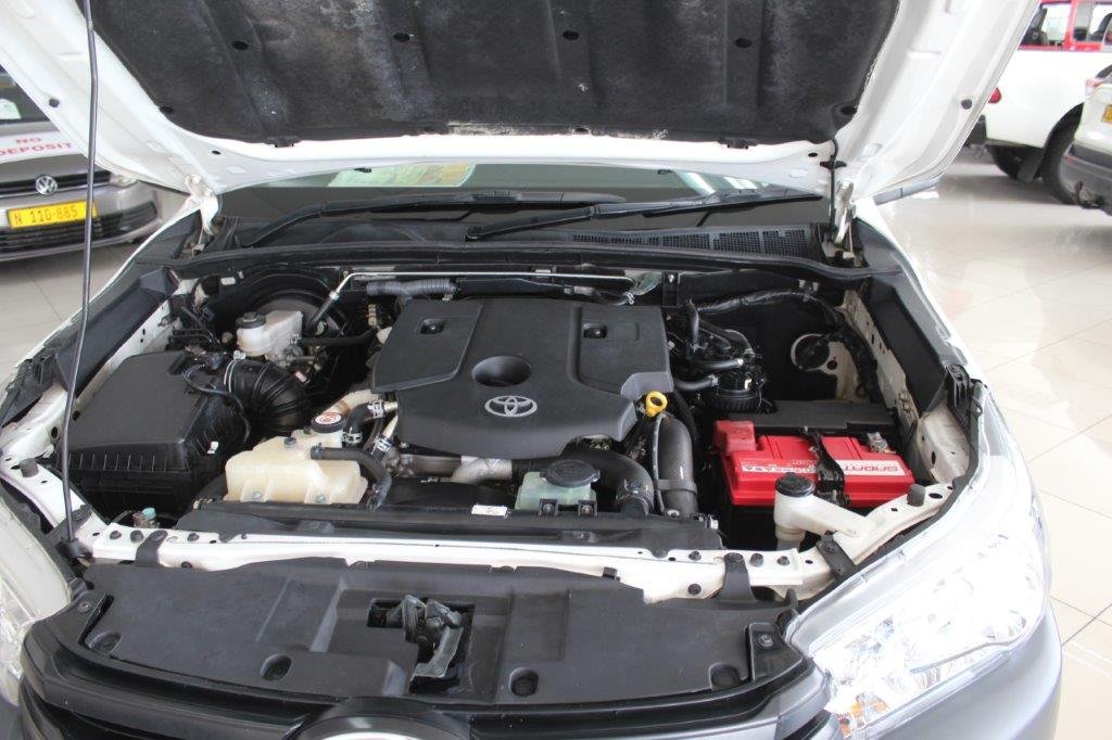 Toyota Hilux GD 2.4 S cab 4x2 - Image 11