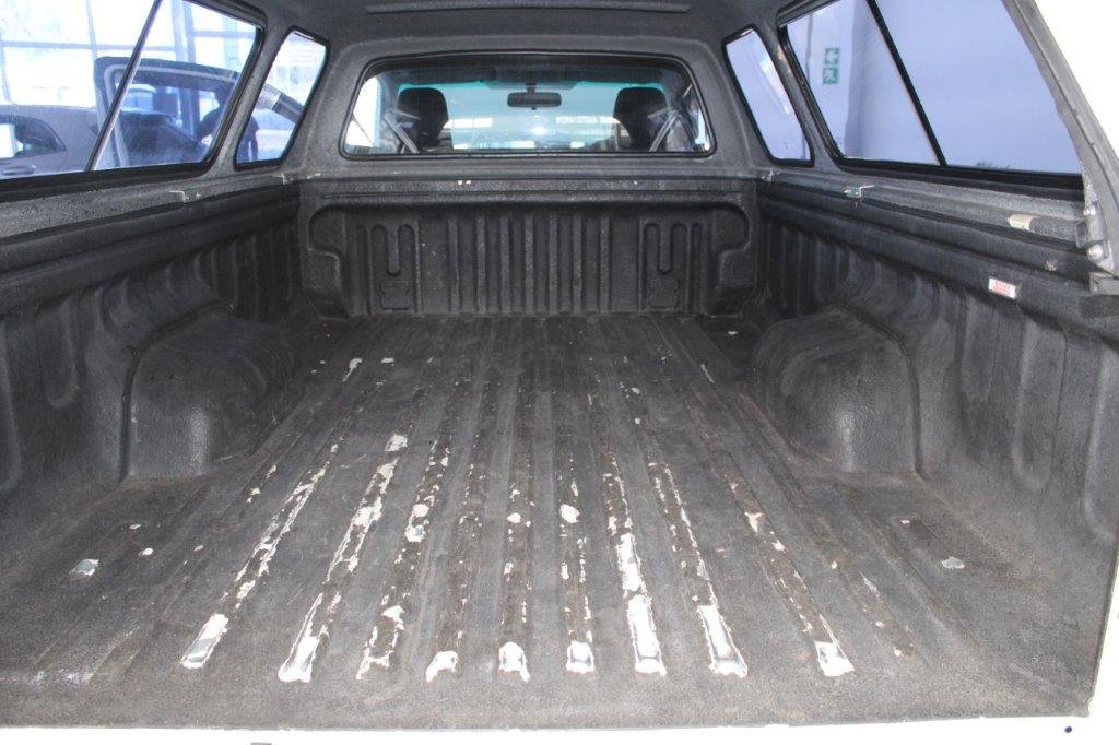 Toyota Hilux GD 2.4 S cab 4x2 - Image 14