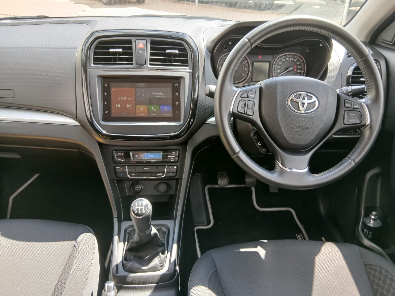 Toyota URBAN CRUISER 1.5 XR M/T - Image 5