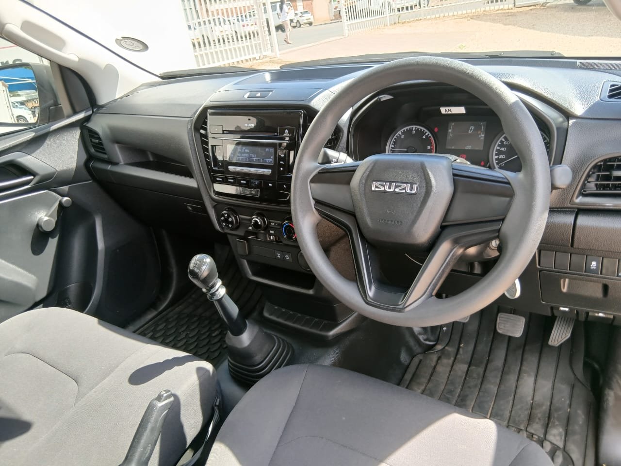 Isuzu D-MAX 1.9 DDi S/C HR - Image 5