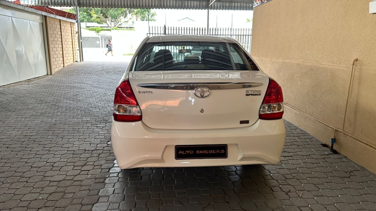 Toyota Etios 1.5 XS Sprint Sedan - Image 6