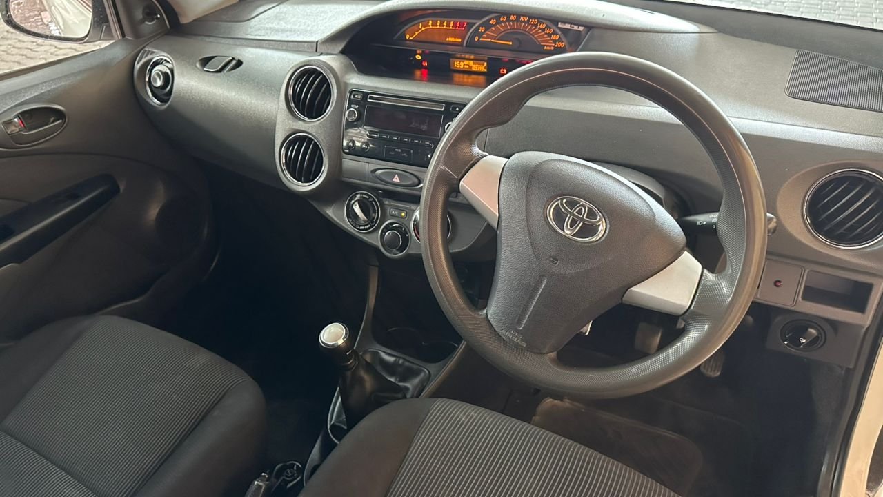 Toyota Etios 1.5 XS Sprint Sedan - Image 11