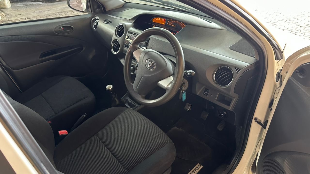 Toyota Etios 1.5 XS Sprint Sedan - Image 12