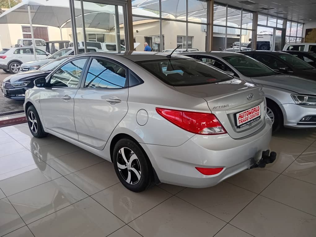 Hyundai Accent 1.6 - Image 4