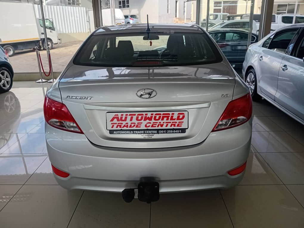 Hyundai Accent 1.6 - Image 6