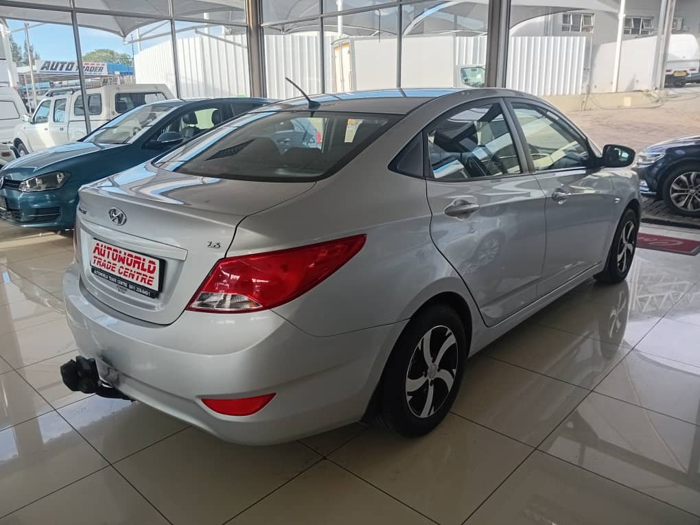 Hyundai Accent 1.6 - Image 7