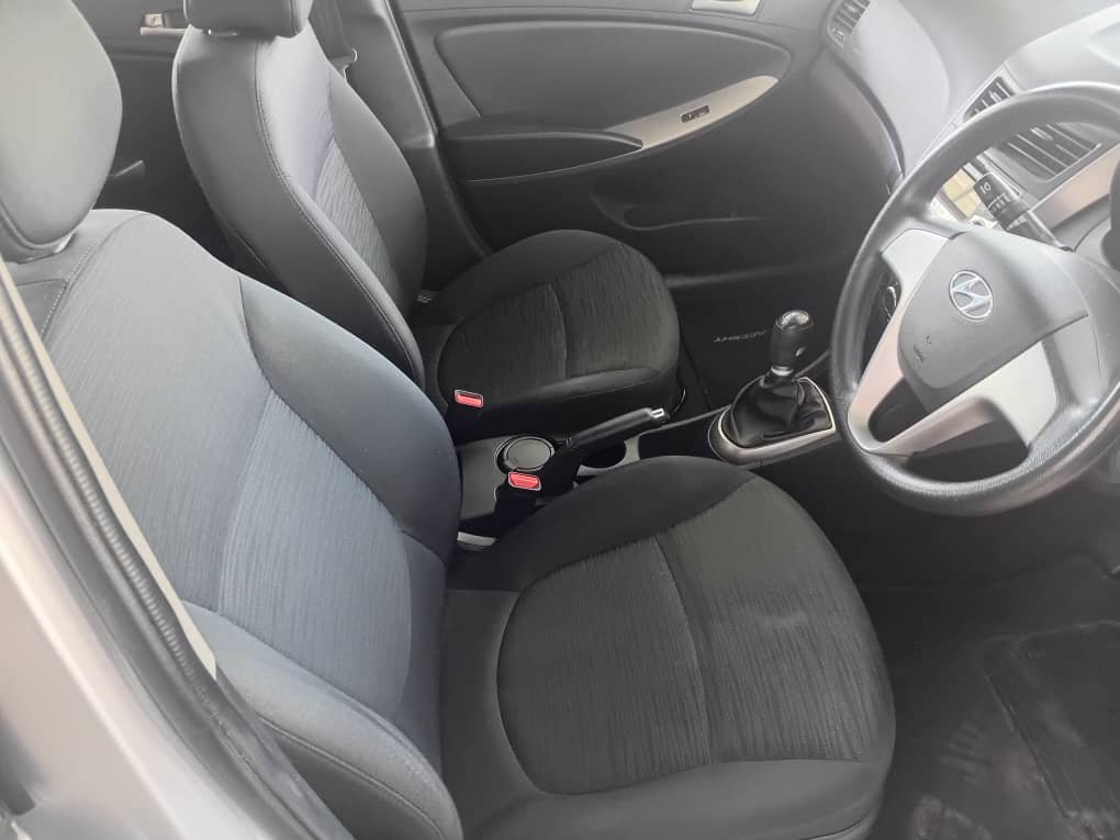 Hyundai Accent 1.6 - Image 9