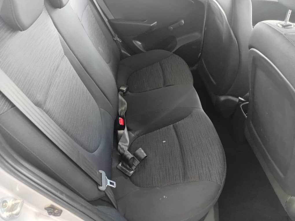 Hyundai Accent 1.6 - Image 10